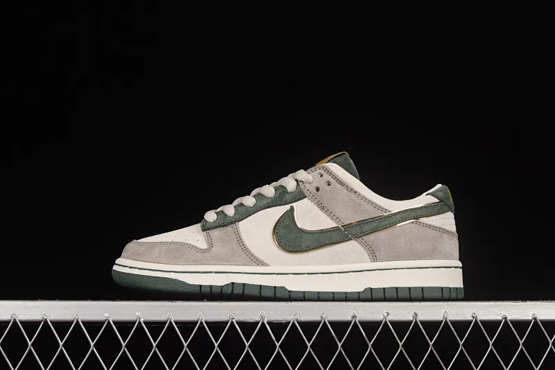 All Categories Nk SB Dunk Series Nk SB Dunk Low Low-top sneakers Otomo Katsuhiro x NK SB Dunk Low "Steamboy OST" Otomo Katsuhiro co-branded SB low-top sports and leisure sneakers LF0039-011
